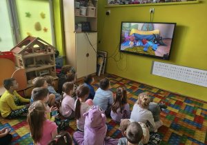 oglądamy bajkę ,,Bing i piżama party''