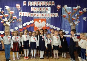 Dzieci na uroczystości z okazji Święta Niepodległości