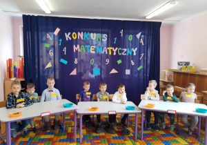 Dzieci podczas konkursu matematycznego