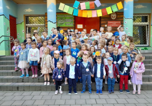 Wspólne zdjęcie wszystkich przedszkolaków