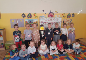 Zdjęcie grupowe Biedronek z okazji Dnia Przedszkolaka