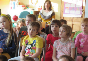 Dzieci na spotkaniu z pisarzem