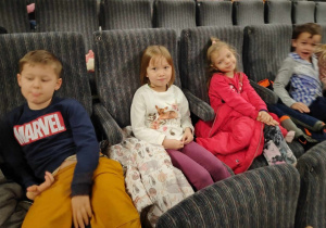 Dzieci z Grupy IV w kinie