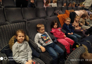 Dzieci z Grupy III w kinie