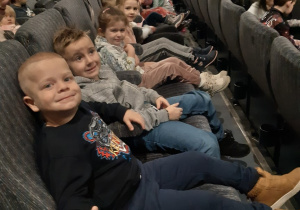 Dzieci w kinie Charlie