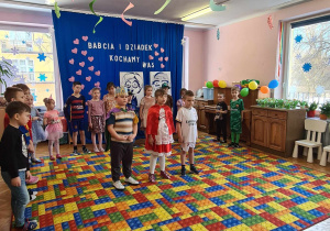 Dzieci podczas uroczystości