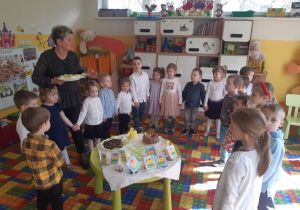 Dzieci i nauczycielki z Grupy II świętują Wielkanoc