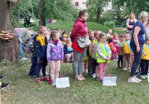 Dzieci czekają na zadanie