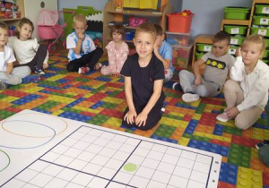 chlopiec koduje