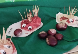 Gotowe jeżyki z masy solnej.