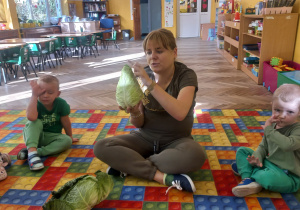 ciocia omawia odmianę jednej dziwnej kapusty