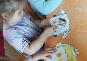 Kolorowanie emocjonalnych masek.