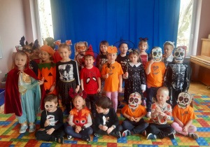 Zdjęcie grupowe z okazji Halloween