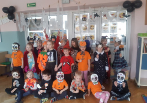 Zdjęcie grupowe z okazji Halloween