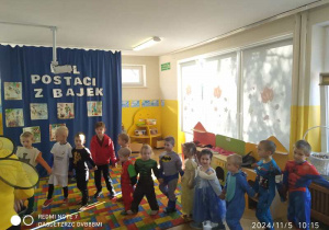 Dzieci tańczą