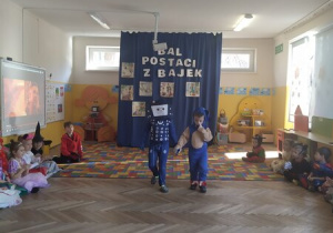 Dzieci tańczą