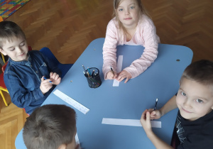 Dzieci malują