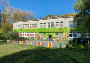 Przedszkole widok od ogrodu